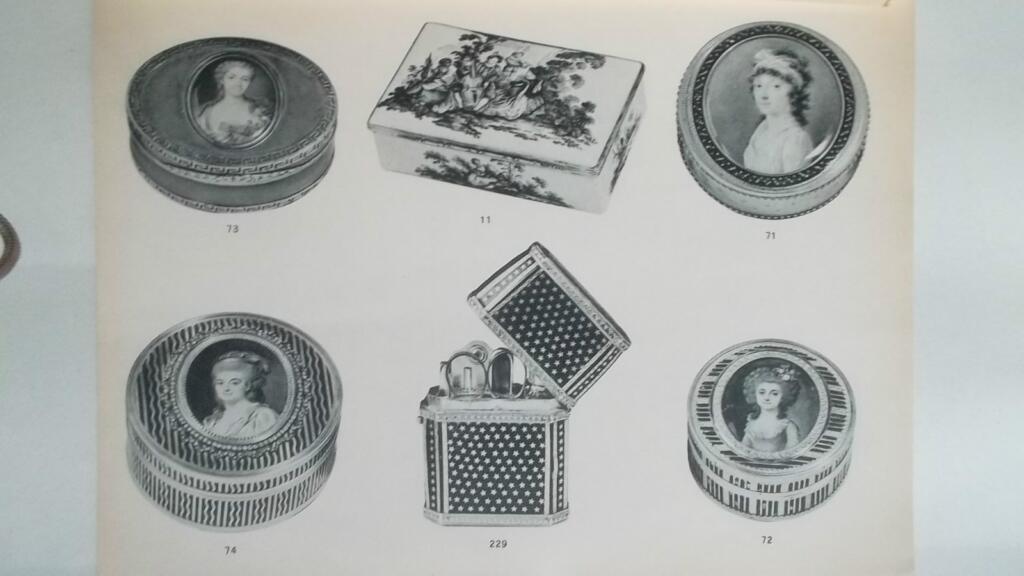 orfèvrerie Objets de vitrine relatifs à la parfumerie principament au 18è siècle