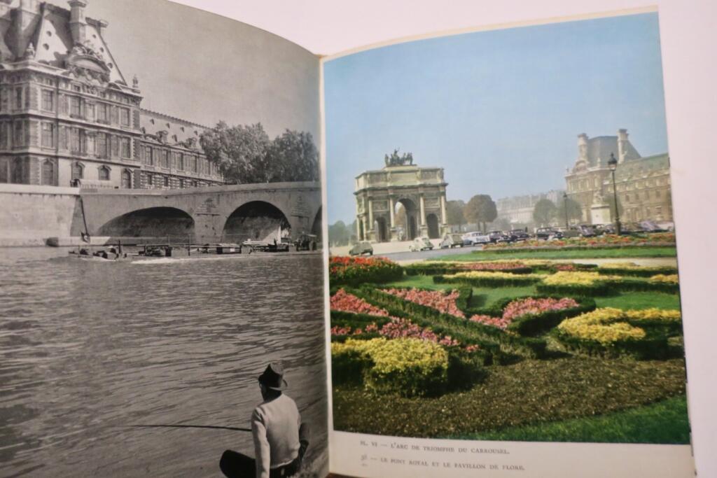 Paris. Les Albums des Guides Bleus + envoi