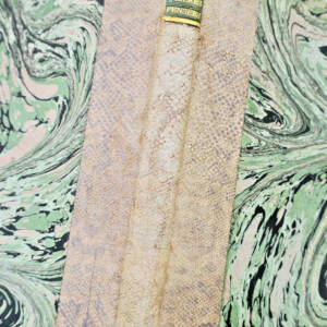 Péguy PRIERES/PENSEES Gallimard, reliure herpétologique