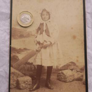 Photo ancienne joueuse de cricket 17 x 11 cm