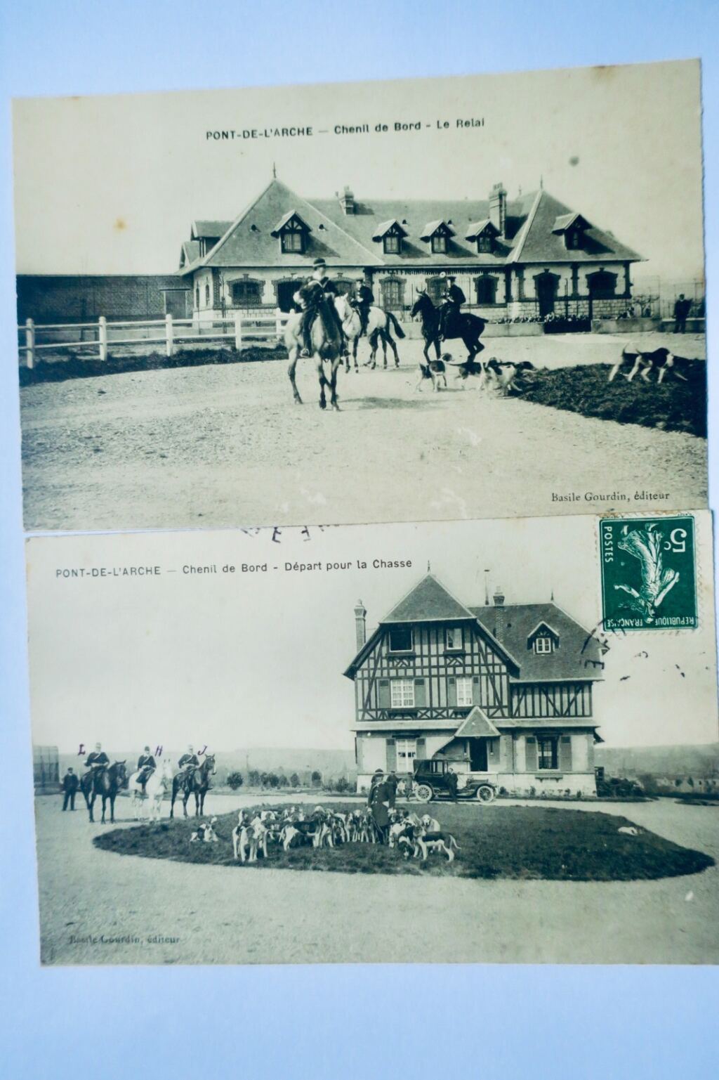 Pont de l'Arche Hunt Relay Departure - 2 Postcards