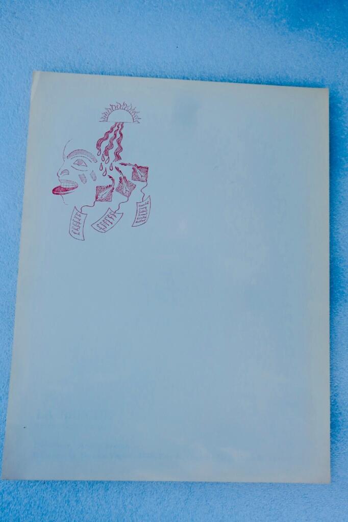 Surrealistisches Manifest auf leerem Blatt
