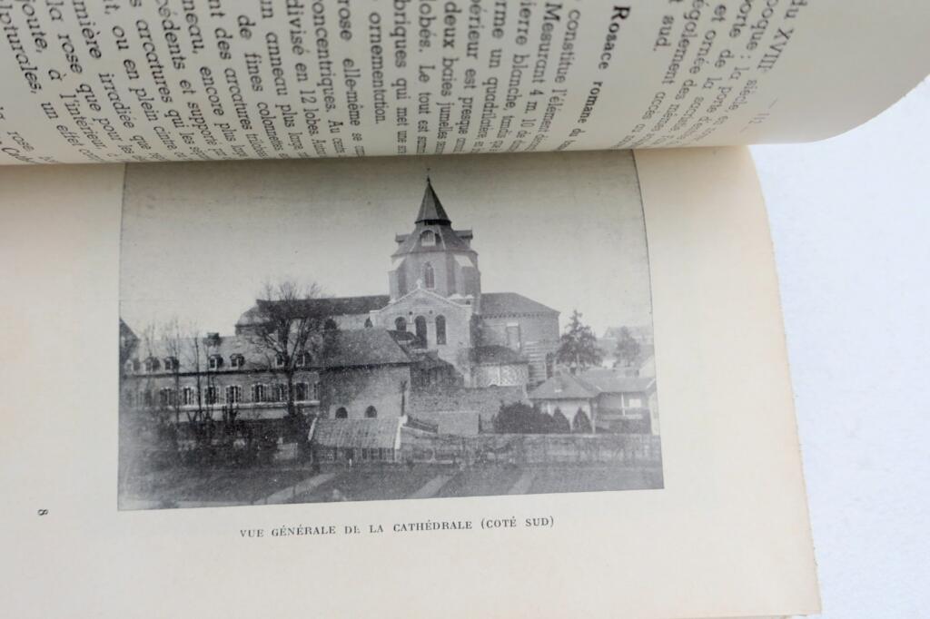 Tarbes Cathedral illustrated guide and souvenir