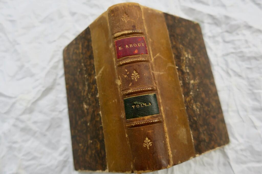 ABOUT Tolla 1883 Charpentier
