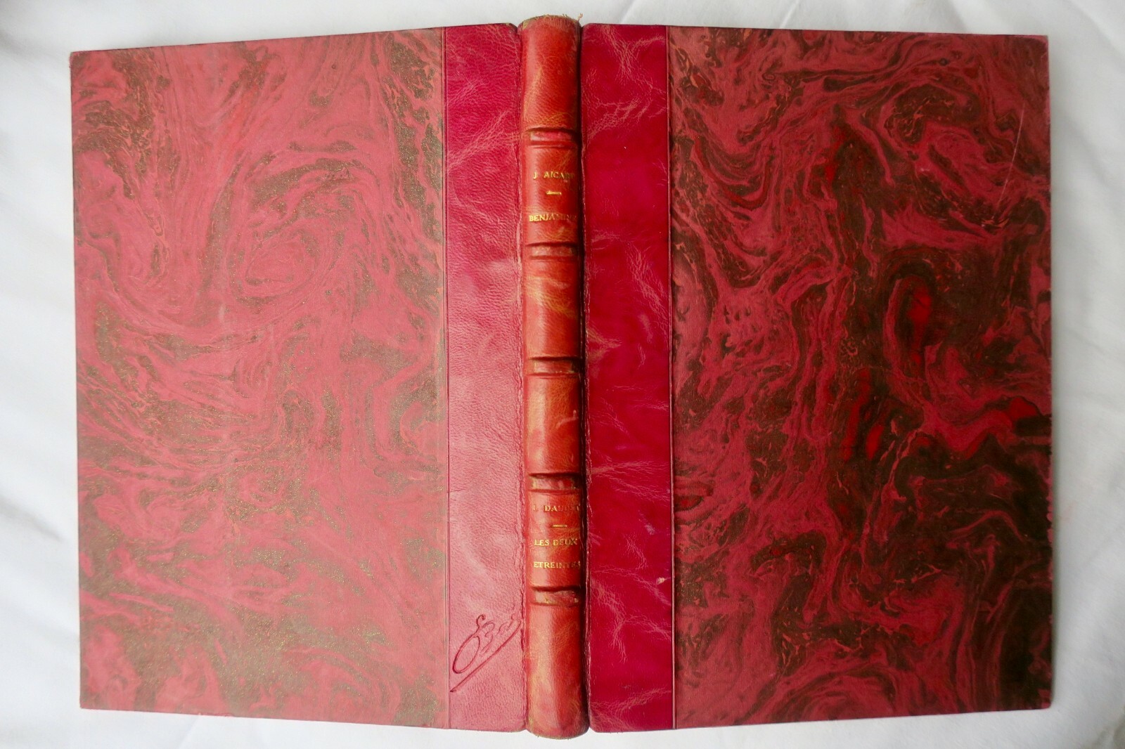 AICARD与Daudet的双重拥抱<span class="lla-card-orig-wrap"><span class="lla-card-orig">❦ AICARD BENJAMINE les deux étreintes Daudet</span></span> - La Librairie Antique