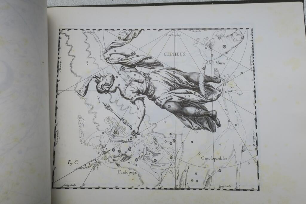 ATLAS DU CIEL ÉTOILÉ 1981 EN LANGUE RUSSE