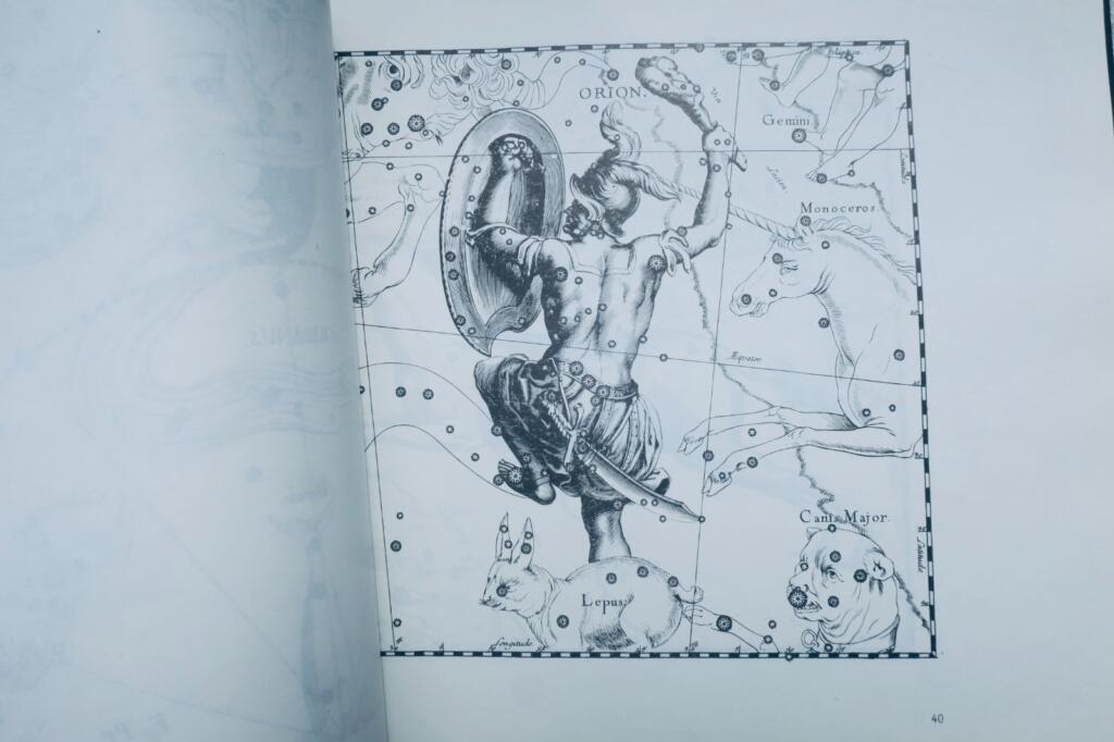 ATLAS DU CIEL ÉTOILÉ 1981 EN LANGUE RUSSE