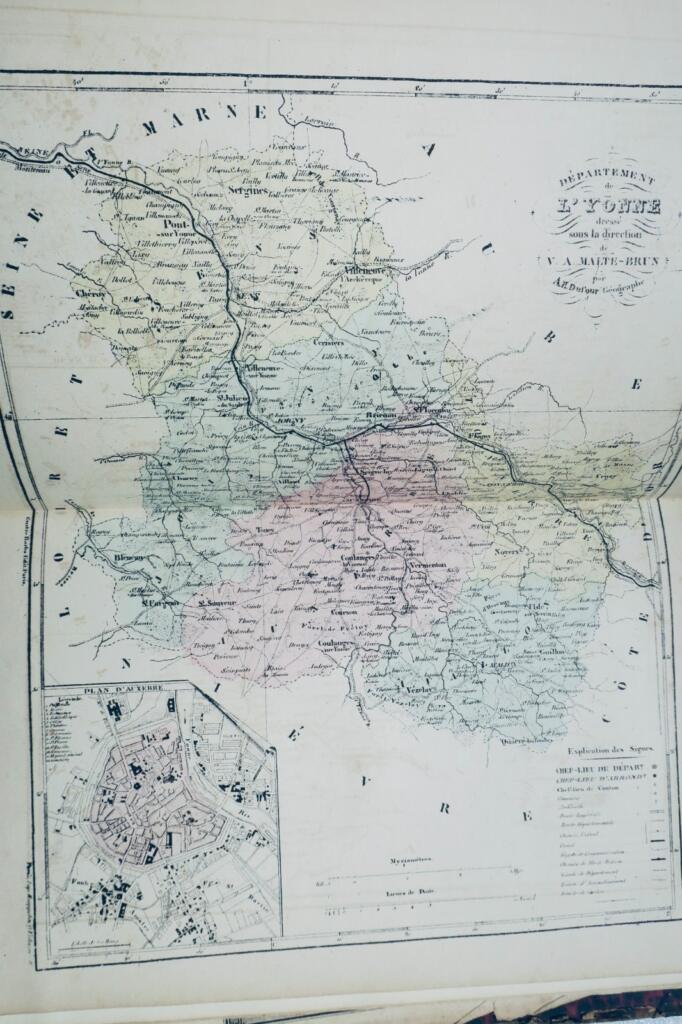 Illustrierter Atlas von Frankreich mit 92 Karten