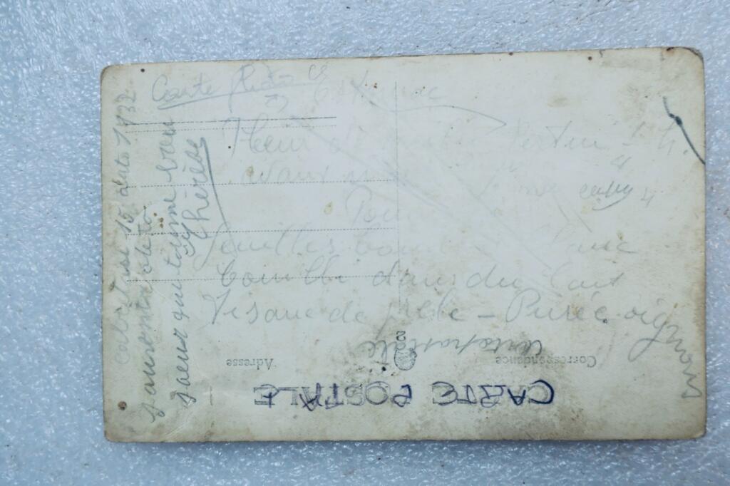 Photographic card of an automobile