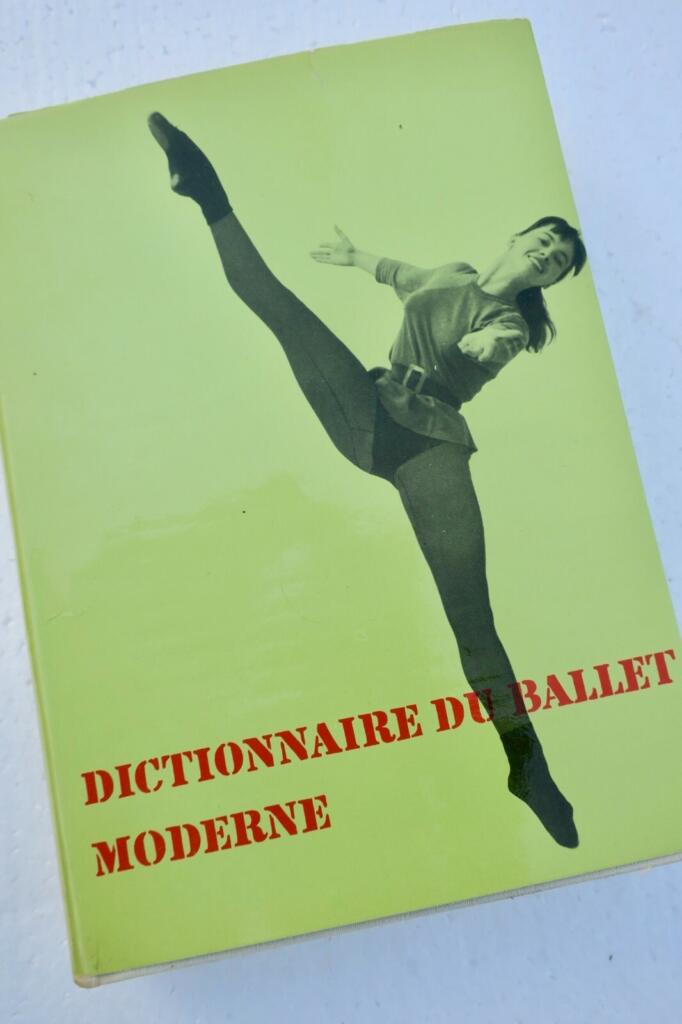 Comprehensive guide to modern ballet