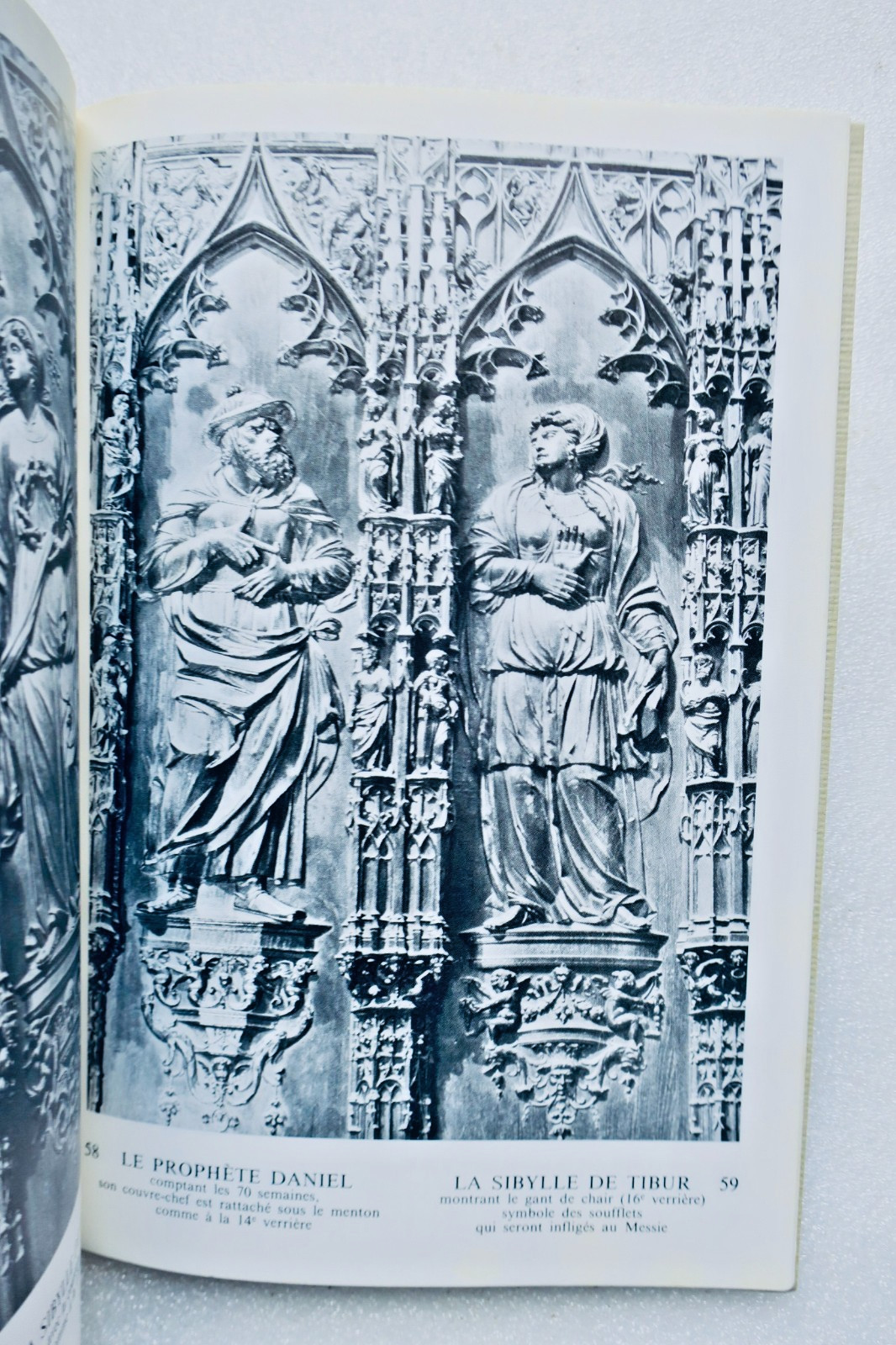 Historische Einblicke in die Basilika von Auch - Image 8