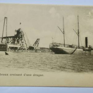 BATEAUX CROISANT D UNE DRAGUE