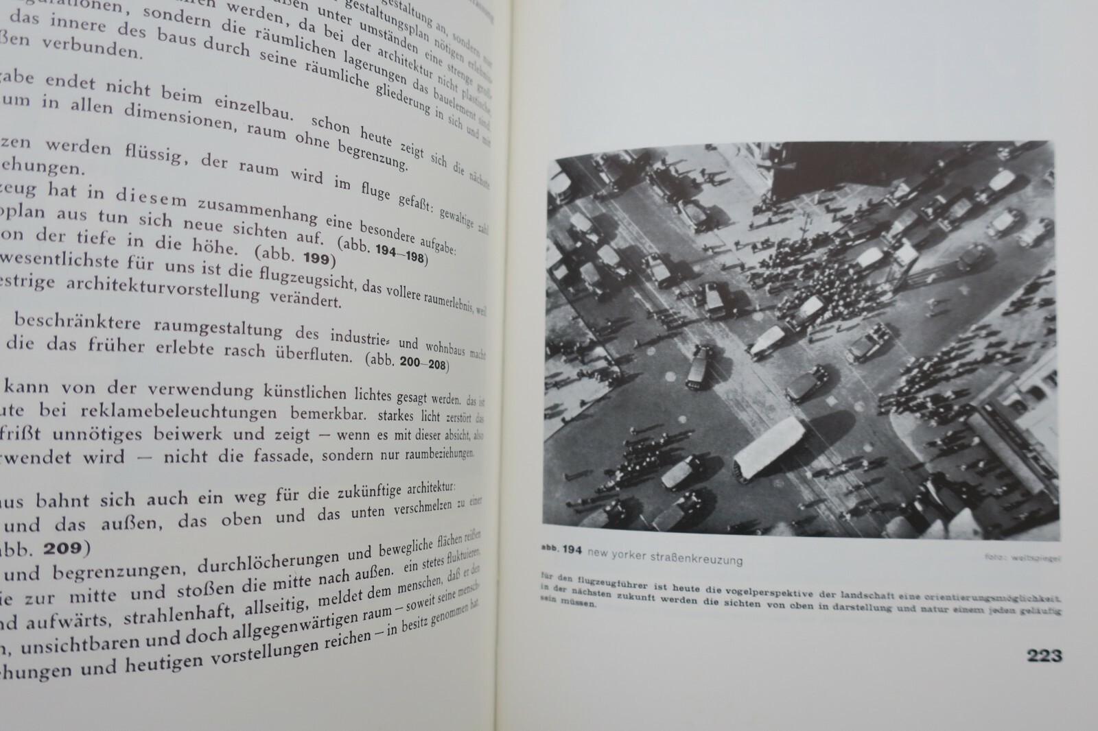 バウハウスの建築原則<span class="lla-card-orig-wrap"><span class="lla-card-orig">❦ Bauhaus – Moholy-Nagy, László. Von Material zu Architektur</span></span> - La Librairie Antique