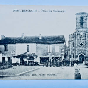 Beaucaire 32 GERS place du monument