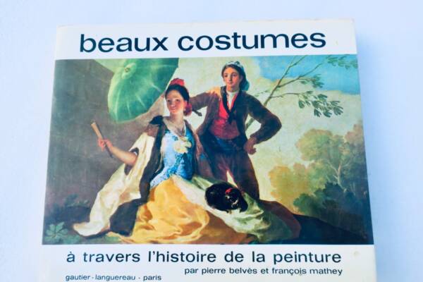 Beaux costumes à travers l'histoire de la peinture