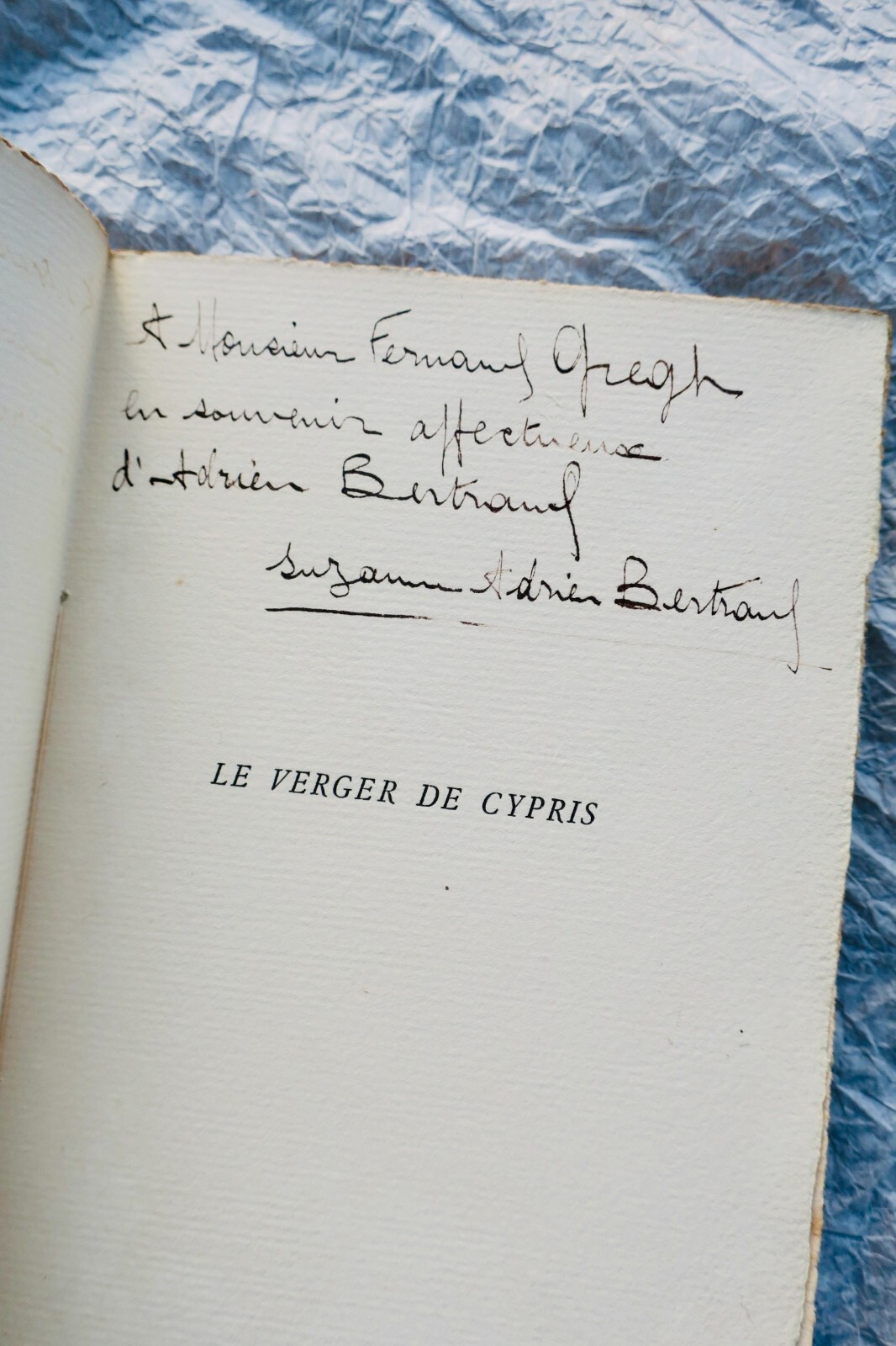詩人への献呈付きの詩集<span class="lla-card-orig-wrap"><span class="lla-card-orig">❦ BERTRAND (Adrien). Le Verger de Cypris. – Poëmes 1917 dédicace</span></span> - La Librairie Antique