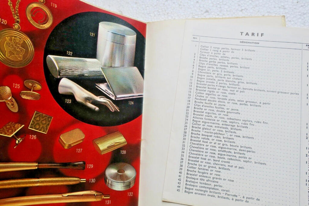 Charmantes kleines Schmuckkatalog