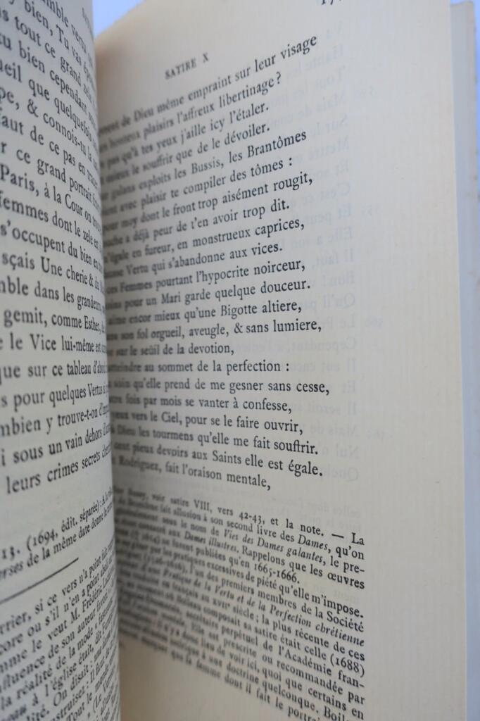 Critical edition of Satires with introduction and commentary