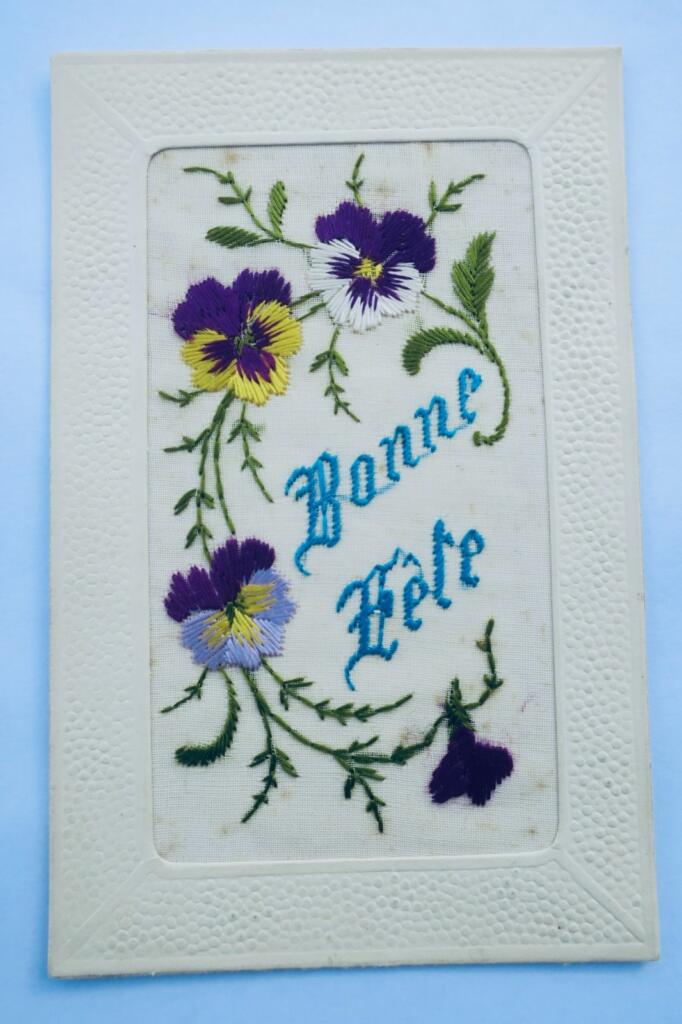 Bonne Fête fleurs brodées à la main