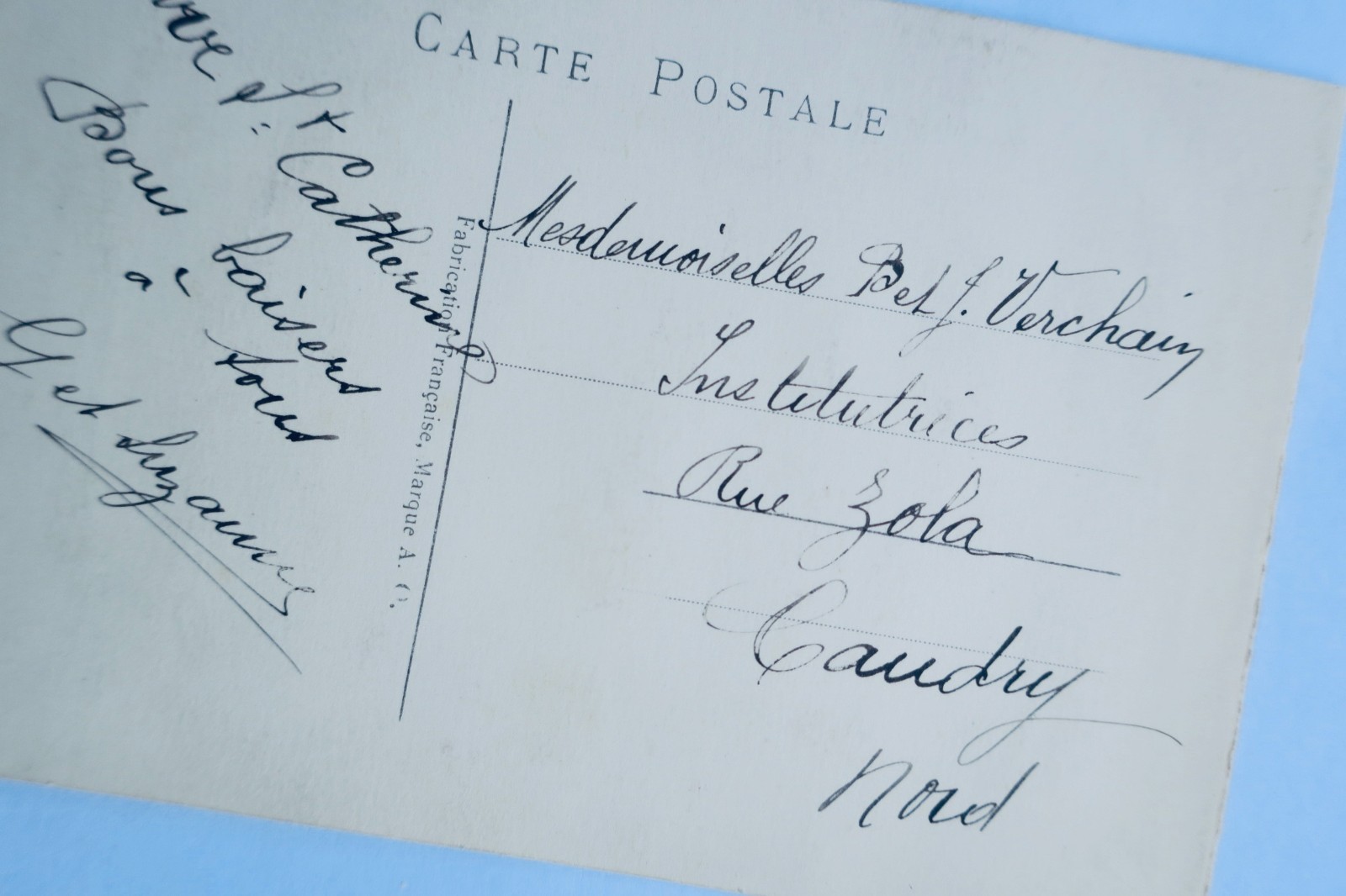 Bonne Fête fleurs brodées à la main - La Librairie Antique