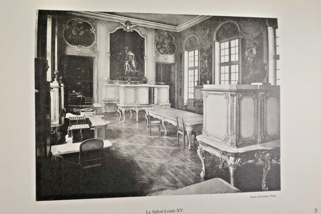 Royal Antiquities: The Louis XV Cabinet