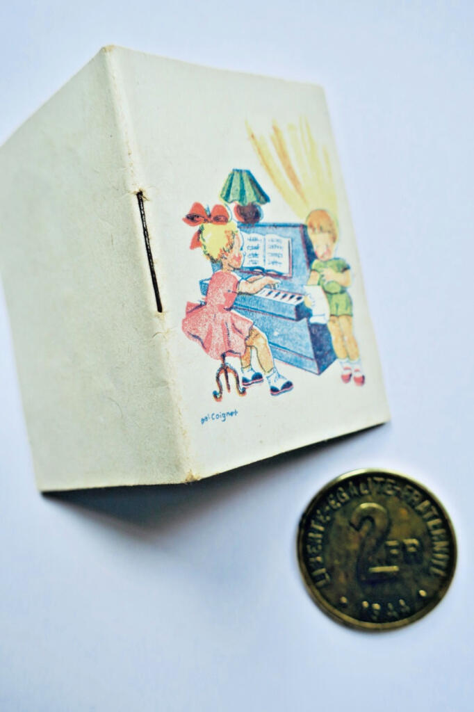 Compact 1944 Drawing Calendar
