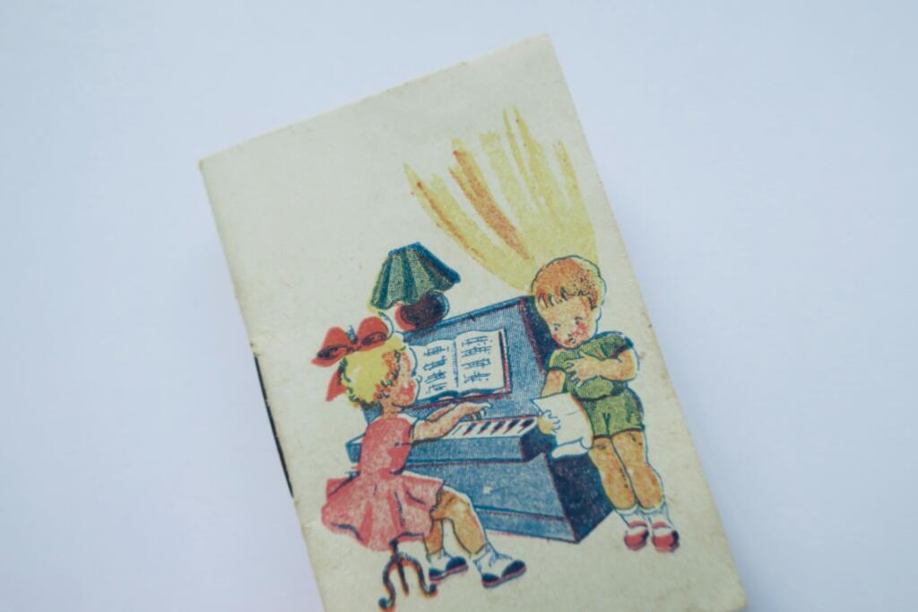 Compact 1944 Drawing Calendar