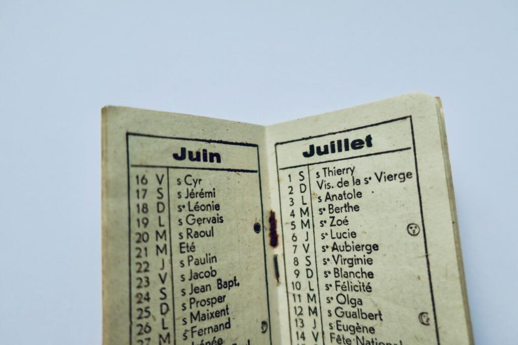 Compact 1944 Drawing Calendar