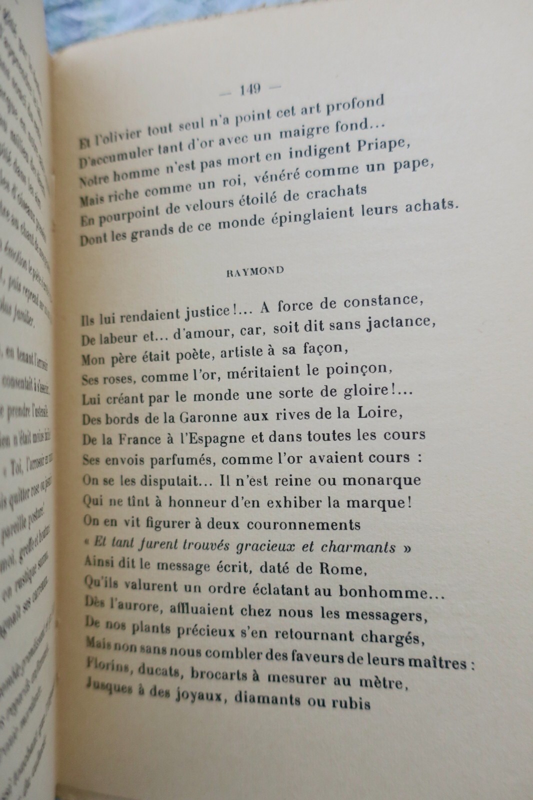 剧场中的缪斯：三个抒情研究<span class="lla-card-orig-wrap"><span class="lla-card-orig">❦ CASSABOIS (Marie) La muse au théâtre. Le chagrin de racine – La petite reine –</span></span> - La Librairie Antique