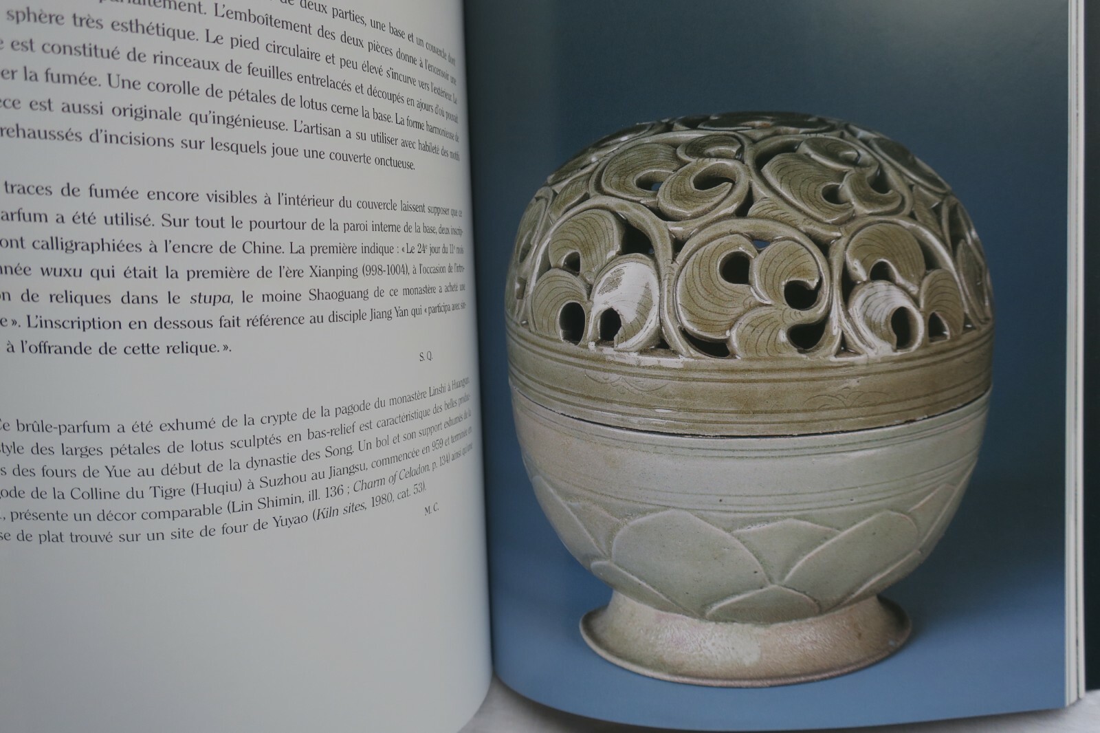 Erforschung chinesischer Celadon-Keramiken<span class="lla-card-orig-wrap"><span class="lla-card-orig">❦ Céladon : Grès des musées de la province du Zhejia, Chine</span></span> - La Librairie Antique
