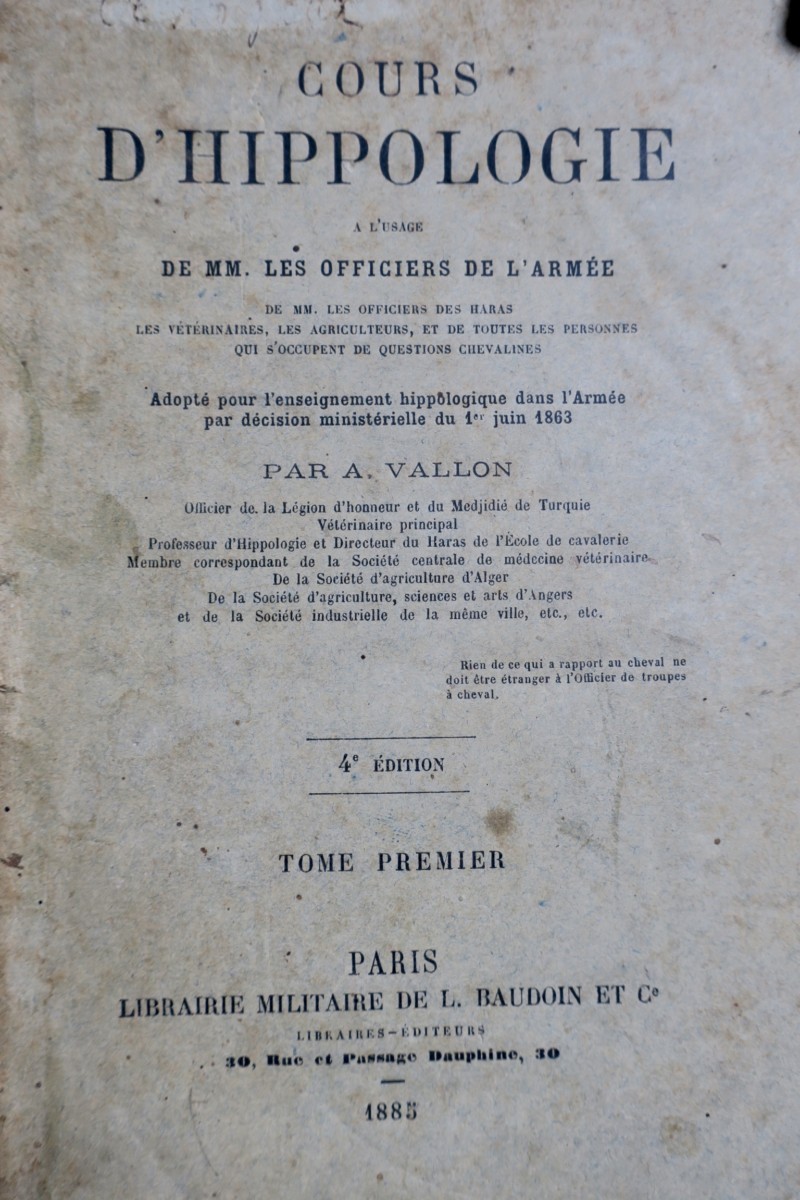 Militärisches Pferdekundehandbuch<span class="lla-card-orig-wrap"><span class="lla-card-orig">❦ cheval Cours d’hippologie a l’usage de MM. les officiers de l’armée 1885</span></span> - La Librairie Antique