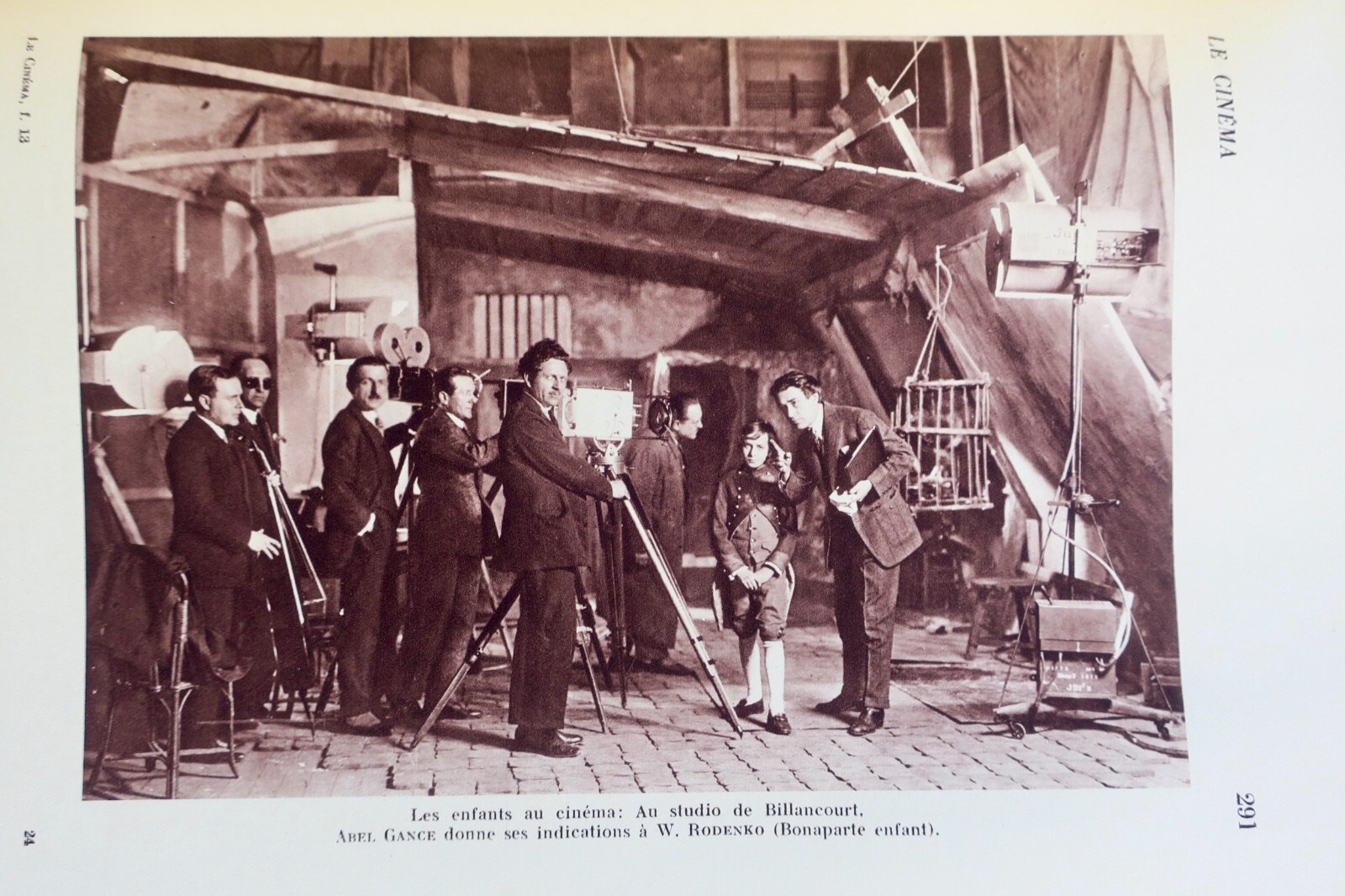 The History of Cinema<span class="lla-card-orig-wrap"><span class="lla-card-orig">❦ CINEMA Le CINEMA des Origines à nos Jours</span></span> - La Librairie Antique