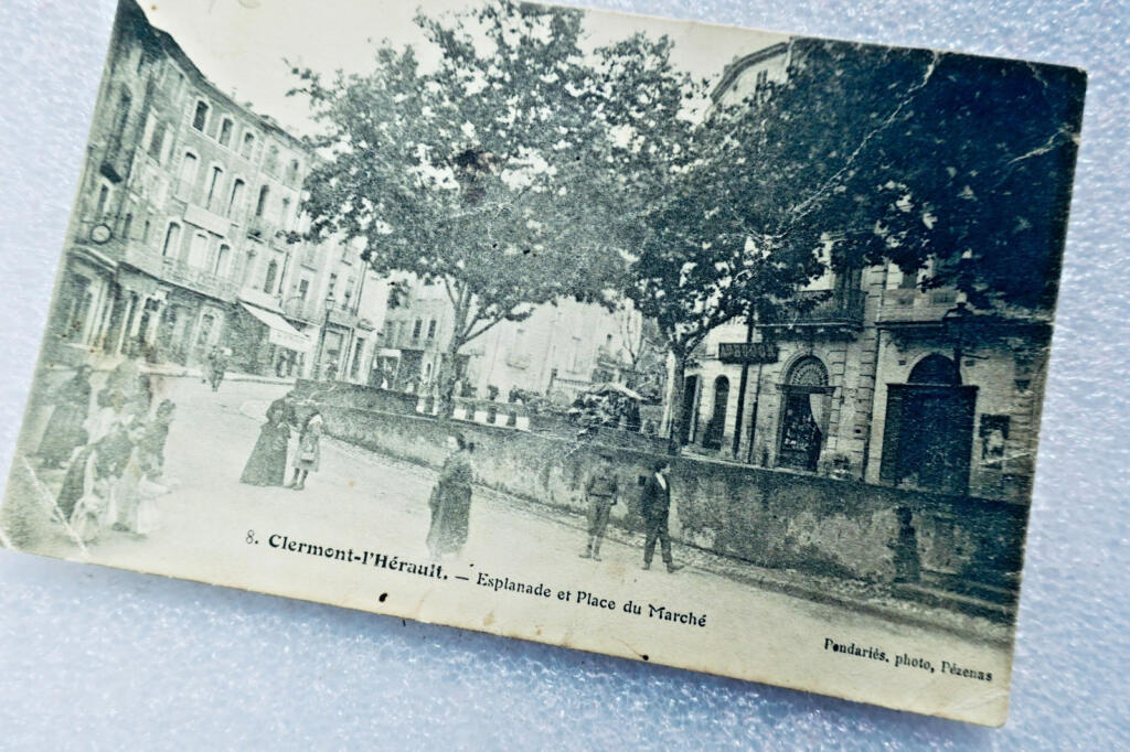 Clermont-l&rsquo;Hérault esplanade et place du marché 1905