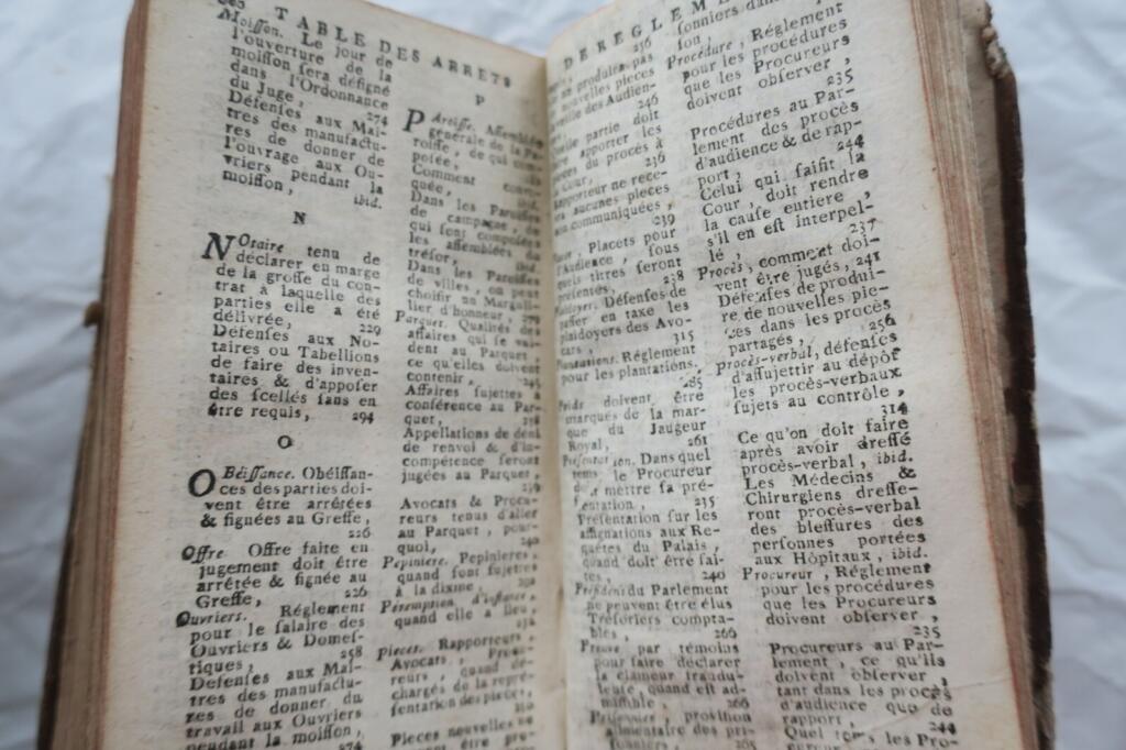 COUTUMES DU PAYS ET DUCHÉ DE NORMANDIE, anciens ressorts et Enclaves d’icelui..