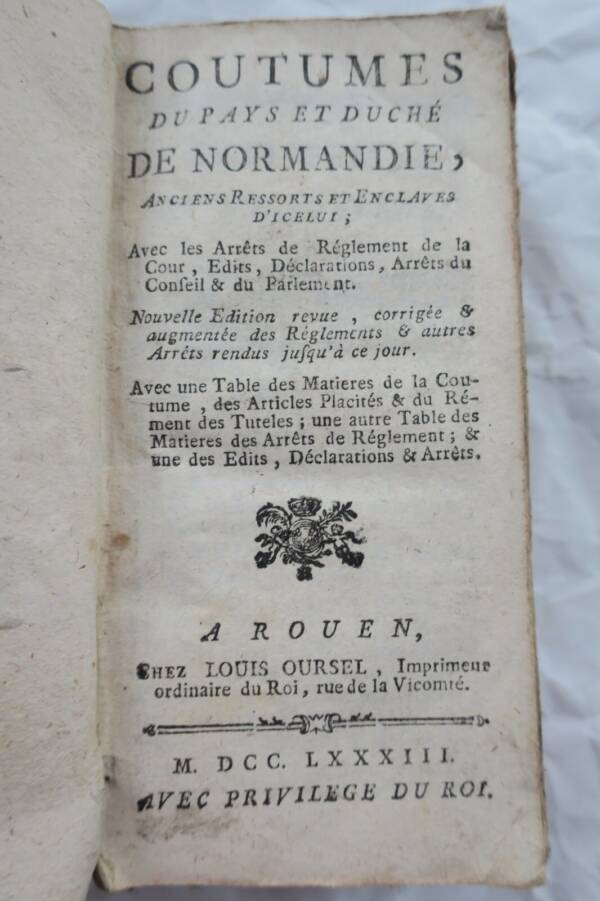 COUTUMES DU PAYS ET DUCHÉ DE NORMANDIE, anciens ressorts et Enclaves d'icelui..
