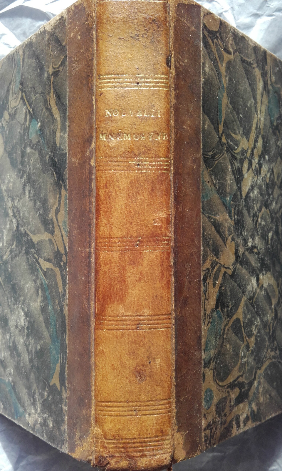 Ein klassischer Leitfaden zum Vorlesen<span class="lla-card-orig-wrap"><span class="lla-card-orig">❦ D.LEVI MNEMOSYNE CLASSIQUE OU NOUVELLE COURONNE LITTERAire 1829</span></span> - La Librairie Antique