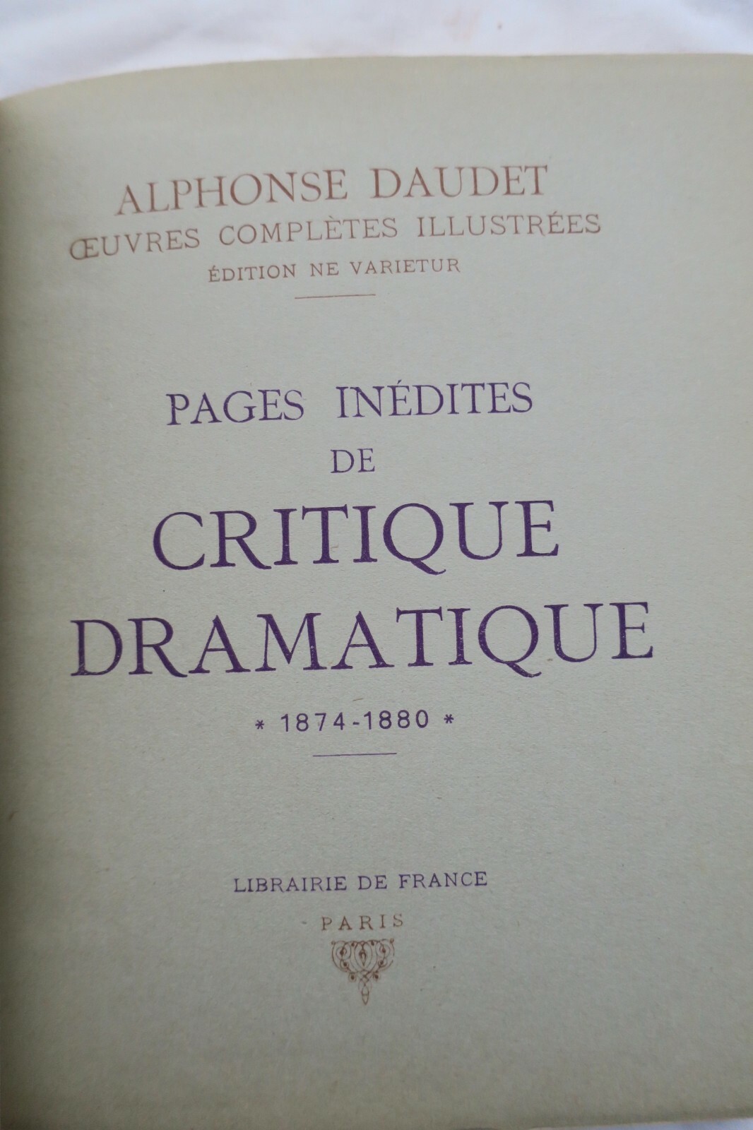 Dramatic Critique Highlights, 1874-1880<span class="lla-card-orig-wrap"><span class="lla-card-orig">❦ DAUDET PAGES INEDITES DE CRITIQUE DRAMATIQUE, 1874-1880</span></span> - La Librairie Antique