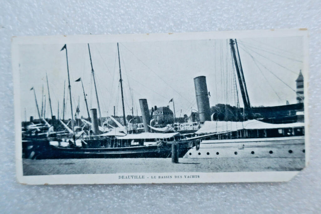 DEAUVILLE le bassin des yachts CHOCOLAT AMERICAIN