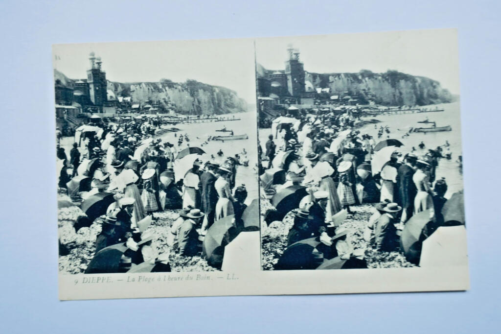 DIEPPE 76 LA PLAGE A L’HEURE DU BAIN cartes postales stéréo LL