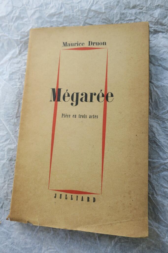 Autograph manuscript pages from Mégarée