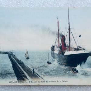 Dunkerque l'entrée du port au moment de la marée