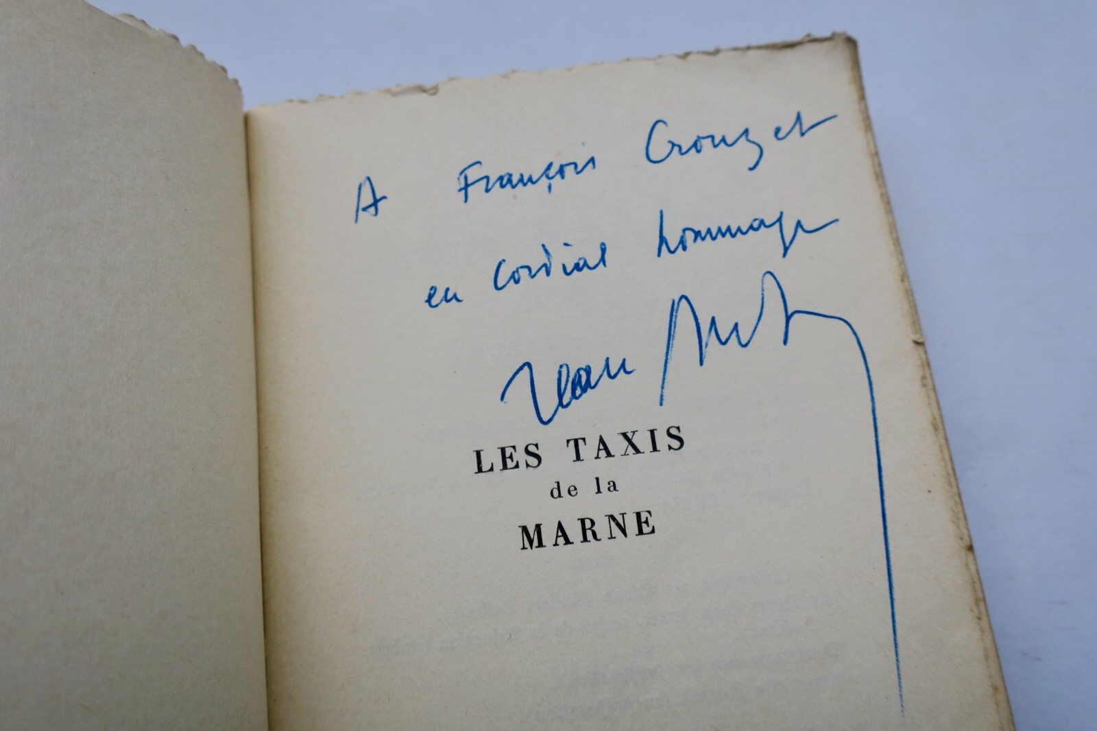 Taxis an der Marne, signiertes Exemplar des Autors<span class="lla-card-orig-wrap"><span class="lla-card-orig">❦ DUTOURD Jean Les taxis de la Marne + dédicace</span></span> - La Librairie Antique