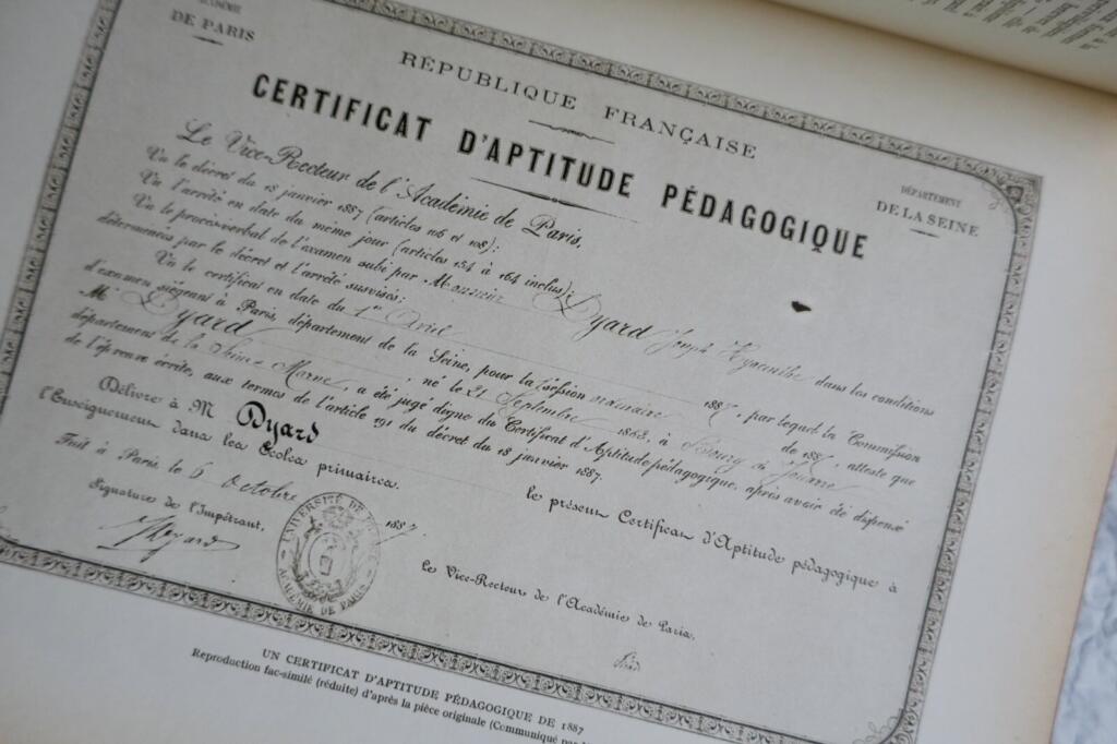 Origins and struggles of primary education in France