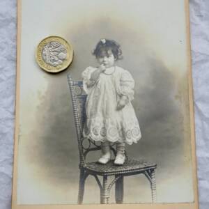 ENFANT vers 1880 14 x 10 cm.