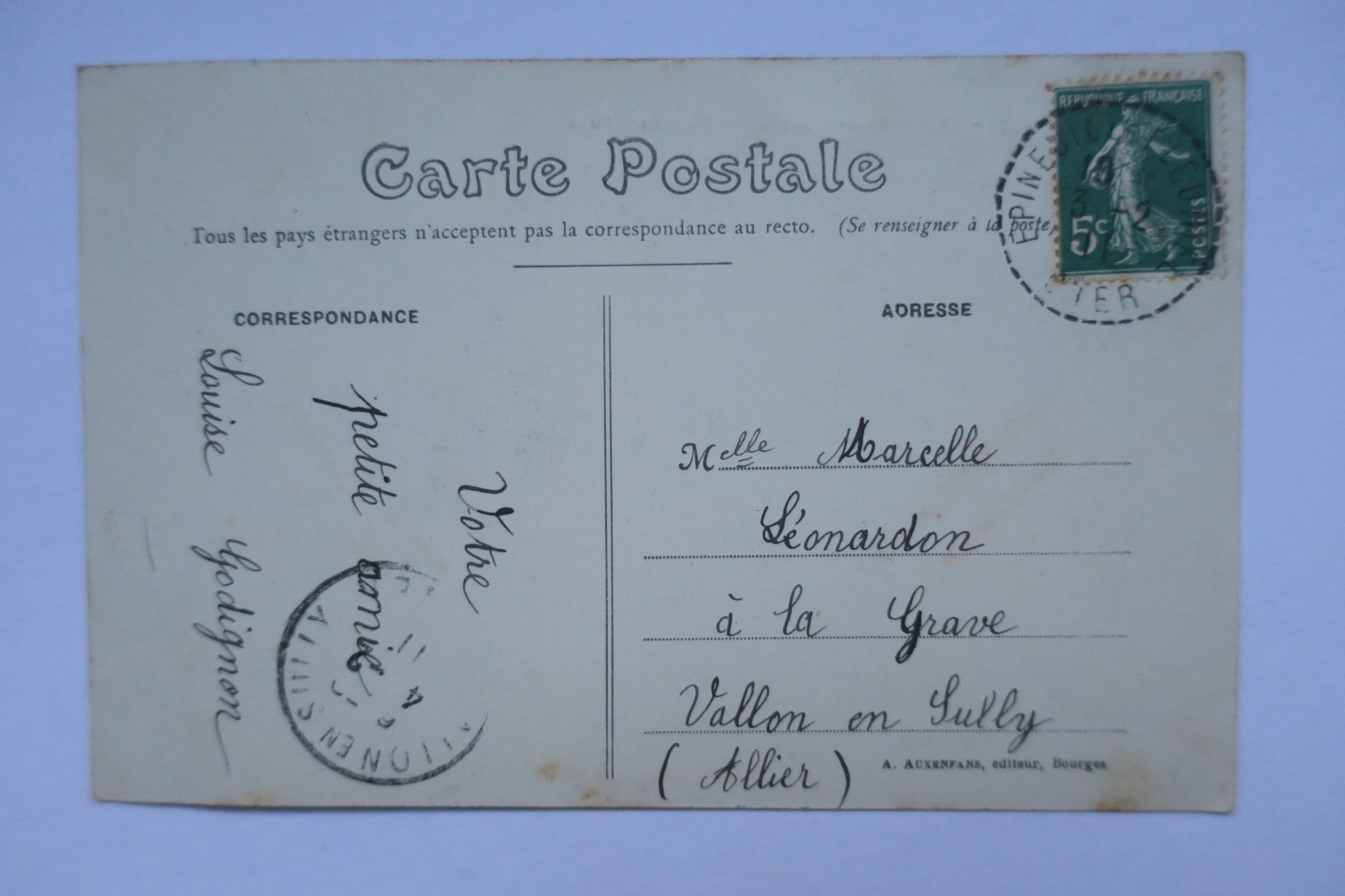 EPINEUIL LE FLEURIEL – La place de la poste 18 - La Librairie Antique