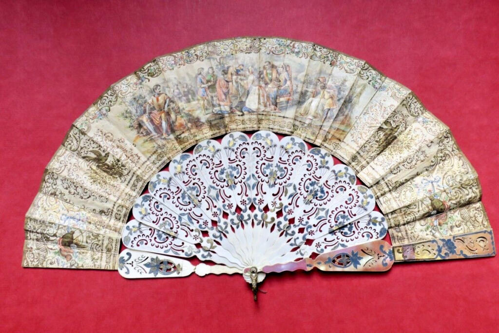 19世纪手绘扇子