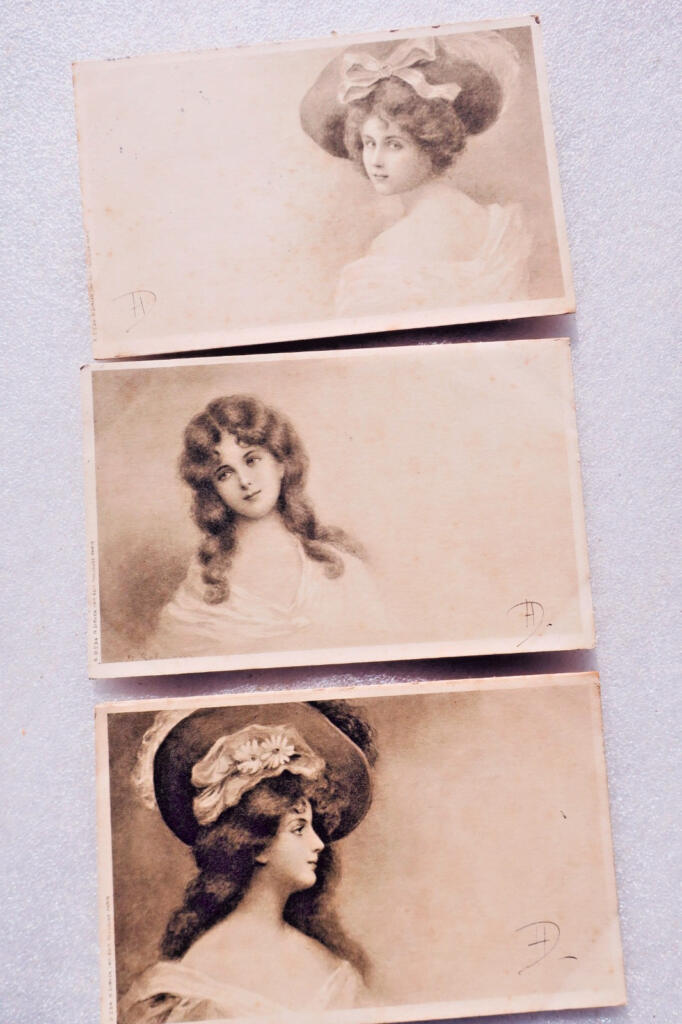 Femmes BELLE EPOQUE 3 CPA 1904