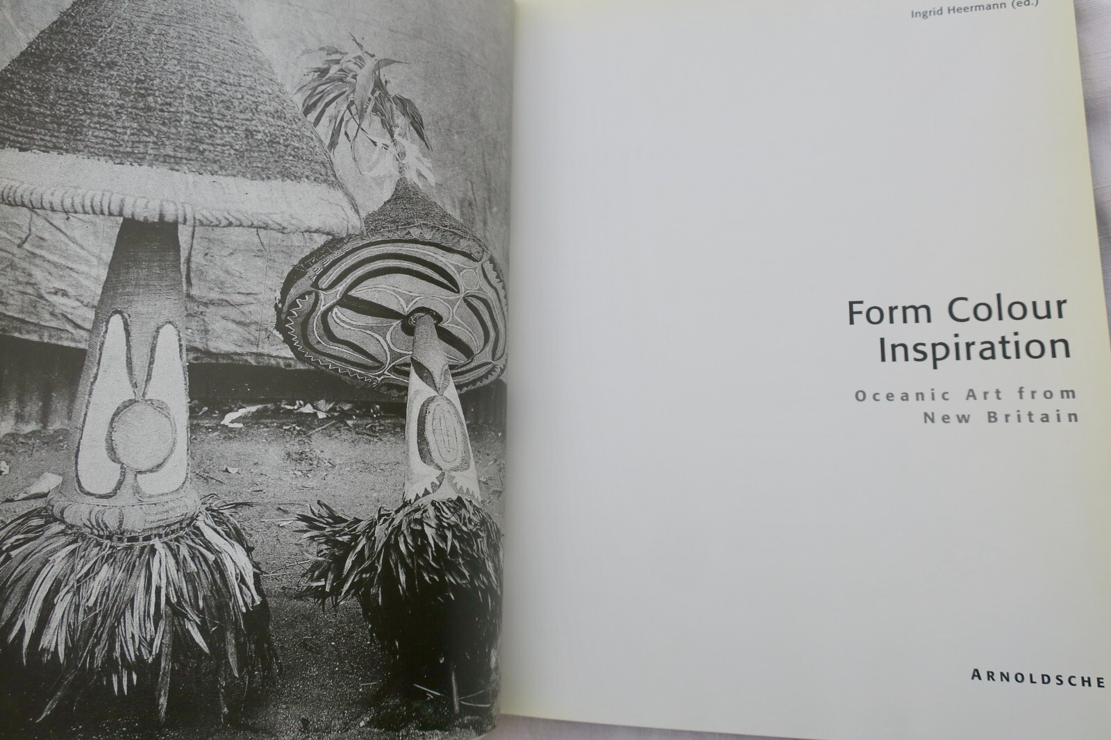Form Colour Inspiration : Oceanic Art from New Britain - La Librairie Antique