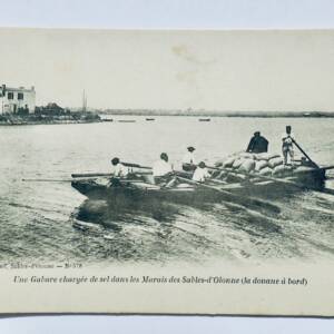 GABARE CHARGEE DE SEL DANS LES MARAIS DES SABLES D'OLONNE ( LA DOUANE A BORD)