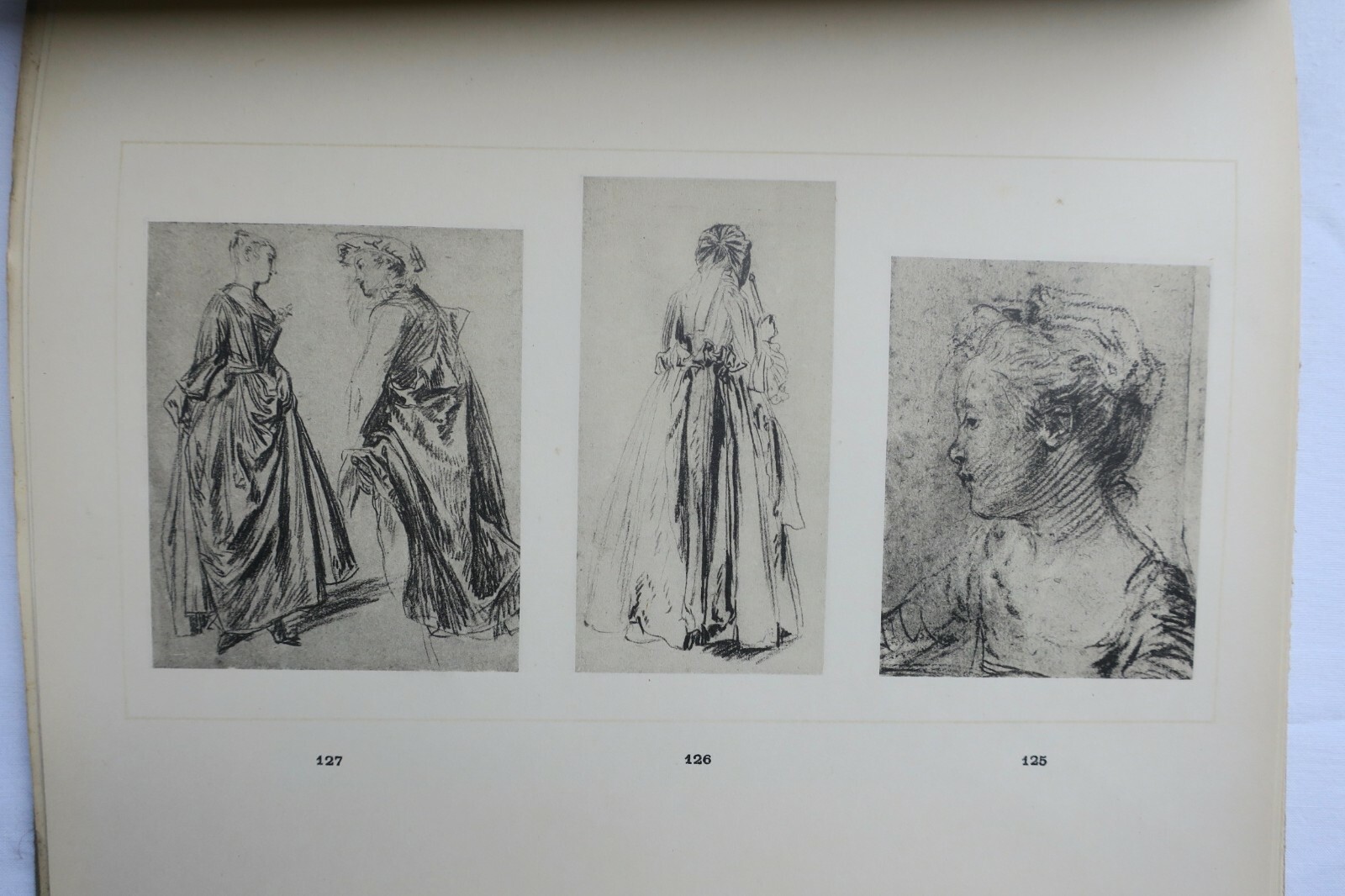 Exhibition catalog of art collection - Image 3